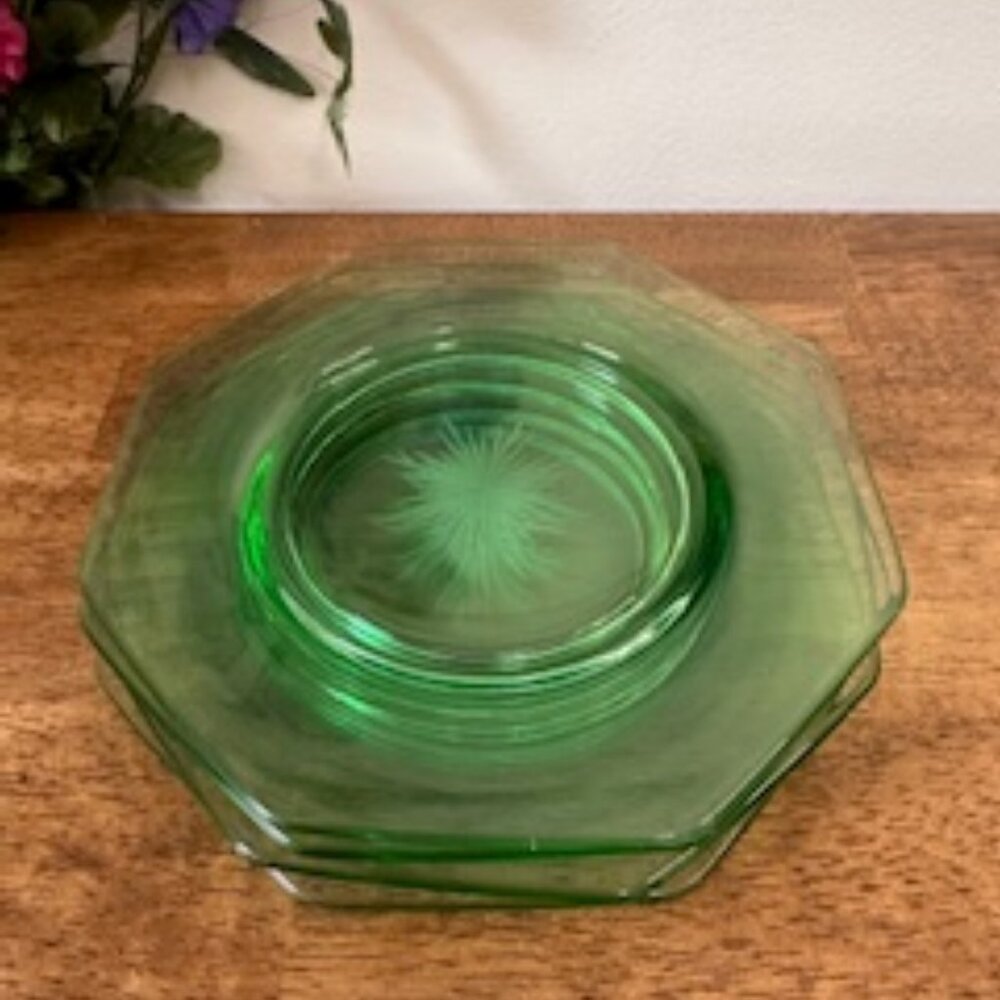 Vintage‎ Green Depression Glass 4 Plates Octagon Starburst Pattern